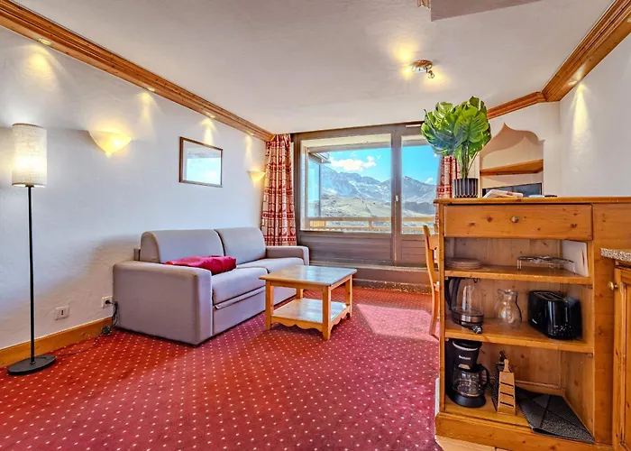 View 1br And Bunks With Balcony In Centre *